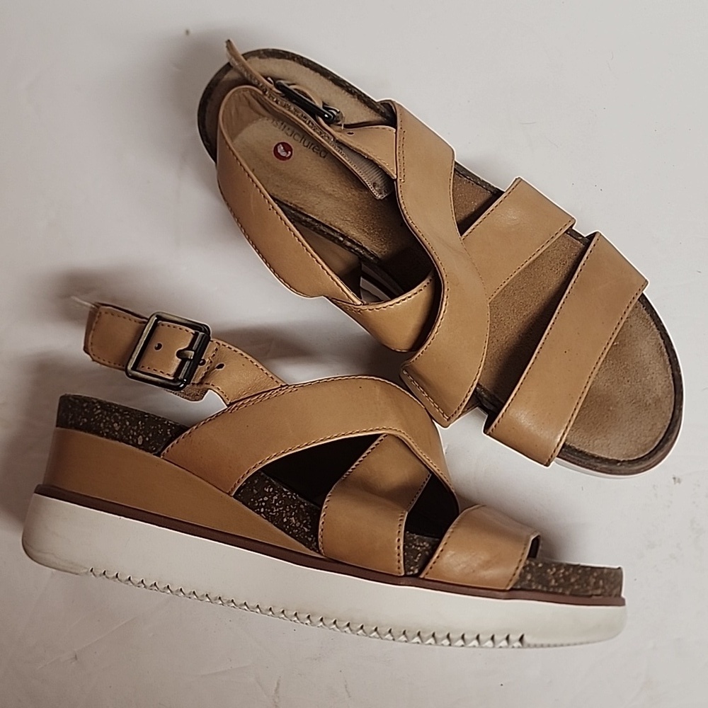 Gorgeous Clarks Unstructured Sand Leather Sandals for Women Sz 8 Minimalist Cute
